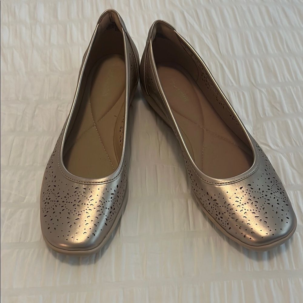 Easy Spirit Silver Loafers with Metallic Finish